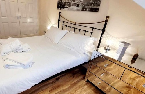 Darlington Apartment | Apartment 4 - striking, 2 bedroom luxury apartment - close to town, mainline rail & theatre