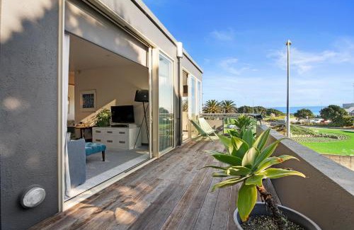 Paraparaumu Beach Apartment | APARTMENT 4A - By the Beach