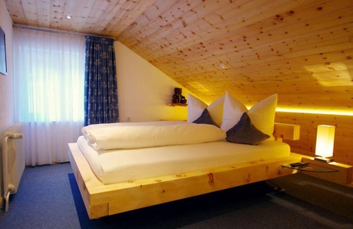 Partenen Apartment | Apartment ∙ 5 bedrooms ∙ 10 guests