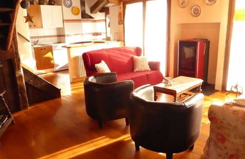 Ibero Cottage | Apartment (6+3 pax) with views of the river and pool. 10 minutes from Pamplona.