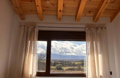 Aldeasaz Apartment | Apartment 'Acebos' with Mountain View, Wi-Fi and Air Conditioning