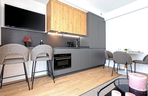 Distrito Norte Sierra Apartment | Apartment adapted for disabled with terrace and pool. Arruzafa IV