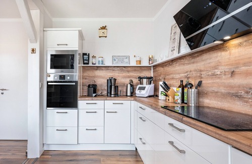West-Bargum Apartment | Apartment 'Alte Schule' with Shared Garden, Terrace and Wi-Fi