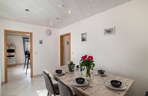 Sindelfingen Apartment | Apartment "Am Hirnach 2" with Shared Garden & Wi-Fi