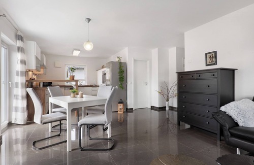 Jockgrim Apartment | Apartment 'Am Otterbach' with Balcony and Wi-Fi