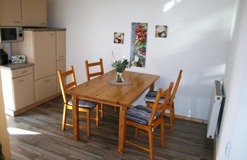 Boehlen Apartment | Apartment 'Annett' with Balcony and Wi-Fi
