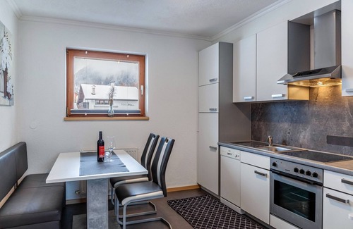 Ried im Oberinntal Apartment | Apartment 'Apart Bergtraum Ried - Typ 2' with Mountain View, Shared Garden and Wi-Fi