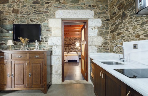 Ordes Apartment | Apartment "Apartamento Adega" interior room, with a window facing an interior porch