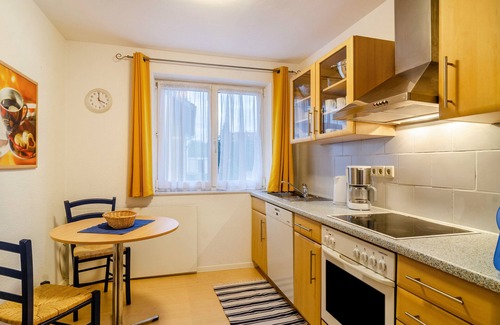 Meersburg Apartment | Apartment 'Apfel' with Lake View, Shared Garden and Wi-Fi