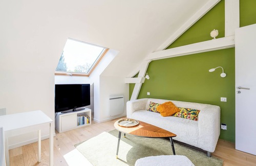 Suce-sur-Erdre Apartment | Apartment 'Appartement Le Pic Vert' with Shared Pool, Shared Terrace and Wi-Fi