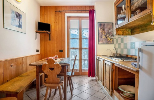 San Giacomo Apartment | Apartment 'Appartamento Moti' with Mountain View, Shared Garden and Balcony