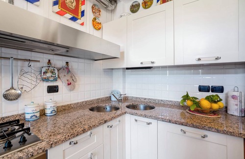 Corniglia Apartment | Apartment "Aurora" with Terrace & Wi-Fi