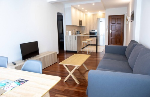 Zarautz Apartment | Apartment Bañeru 1 - House in the centre of Zarautz, 1 min. from the beach by Egona