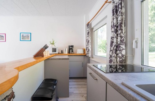 Liepe Apartment | Apartment 'Behling 2 with Terrace' with Garden and Wi-Fi