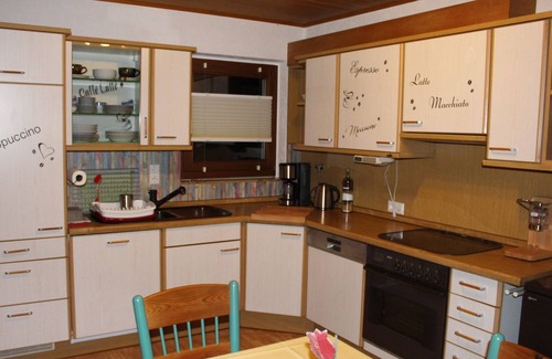 Grunbach Apartment | Apartment 'Bienenherz' with Private Terrace, Shared Garden and Wi-Fi