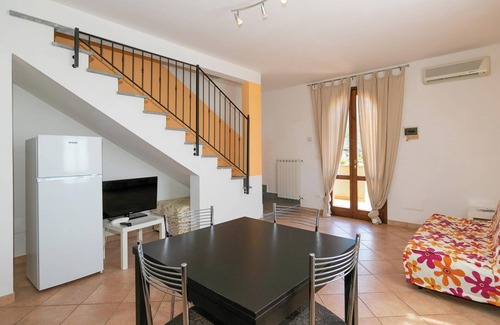 Suvereto Apartment | Apartment 'Bilocale Correggiolo' with Terrace, Shared Pool & Wi-Fi