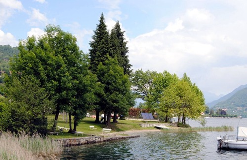 Pella Apartment | Apartment "Blue" in the house with lake view, parking and private beach