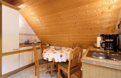 Kirchenlamitz Apartment | Apartment "Buchhaus Vier - Dachgeschoss" with Shared Terrace & Wi-Fi