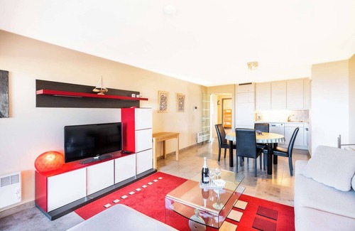 Oostduinkerke-Bad Apartment | Apartment by Belgian Coast with Sea Views