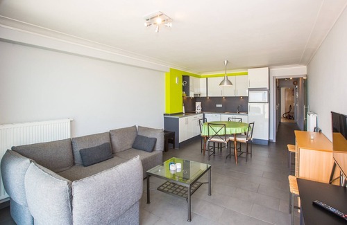 Middelkerke Apartment | Apartment by Zeedijk with Spacious Terrace