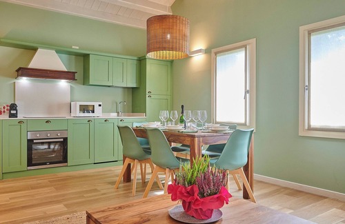 Latisana Apartment | Apartment 'Ca' Marano Green' with Shared Pool, Wi-Fi and Air Conditioning
