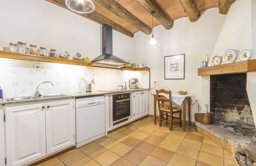 Palouet Apartment | Apartment 'Cal Comorera' with Private Pool, Wi-Fi and Air Conditioning
