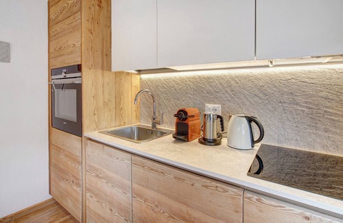 Isolaccia Apartment | Apartment "Casa Al Rin Ski Bike and Wellness" with Balcony & Wi-Fi