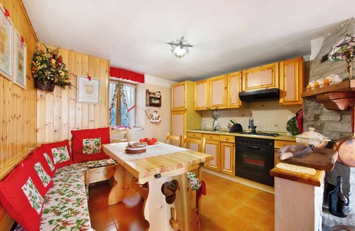 Champorcher Apartment | Apartment 'Casa Betulla Champorcher' with Mountain View, Shared Terrace and Shared Garden