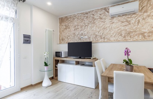 Podenzana Apartment | Apartment 'Casa Eros' with Private Terrace, Wi-Fi and Air Conditioning