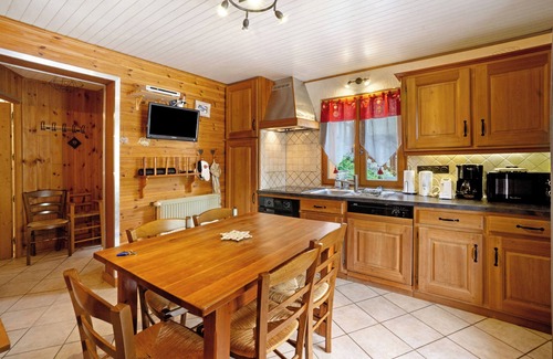 Villarodin-Bourget Apartment | Apartment 'Chez Stephane Et Estelle' with Mountain View, Shared Terrace and Wi-Fi