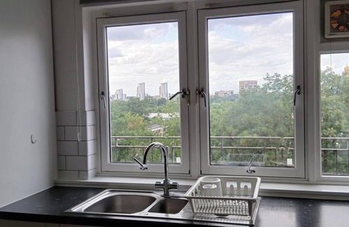 Glyndon Apartment | Apartment close to train station
