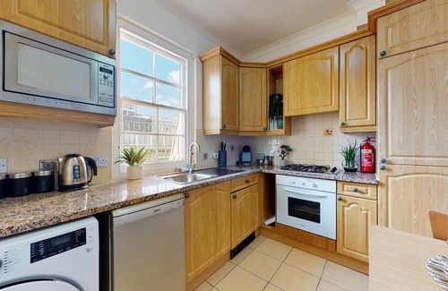 Mayfair Apartment | Apartment-Comfort-Private Bathroom-Balcony