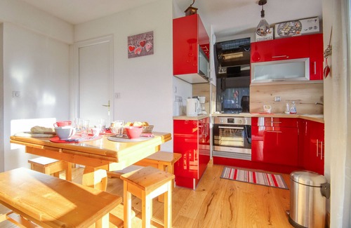 Le Praz de Lys Apartment | Apartment 'Comte Rouge' with Mountain View, Private Terrace and Air Conditioning