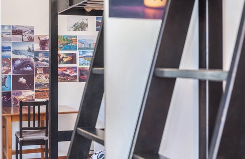 Innsbruck City Centre Apartment | Apartment "Cozy central apartment 1min train" with Wi-Fi