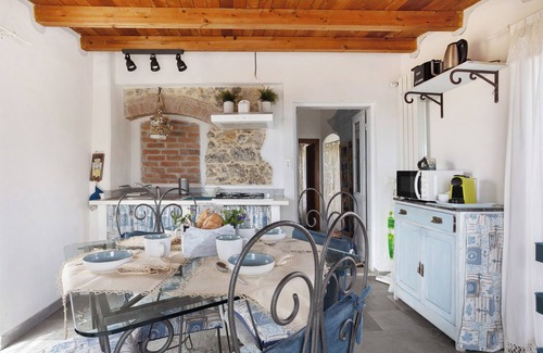 Pitelli Apartment | Apartment 'Da Rita- Tra Lerici E Le 5 Terre' with Village View, Private Terrace and Wi-Fi