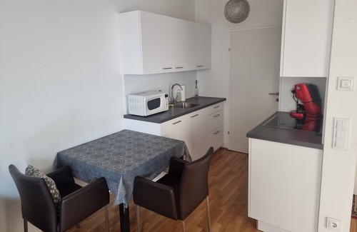 Floridsdorf Apartment | Apartment 'Das Schöne Wien' with Balcony, Wi-Fi and Air Conditioning