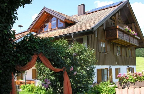 Ettensberg Apartment | Apartment 'Linde' with Mountain View, Shared Terrace and Wi-Fi