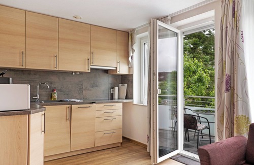 Gundelbach Apartment | Apartment 'Trollinger' with Shared Garden, Balcony and Wi-Fi