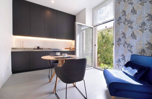 Lecco Apartment | Apartment 'Dimora Lierna' with Private Garden, Wi-Fi and Air Conditioning