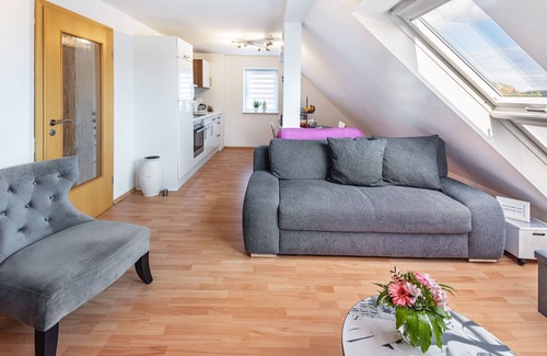 Gudensberg Apartment | Apartment 'Dinas Dach' with Wi-Fi and Air Conditioning