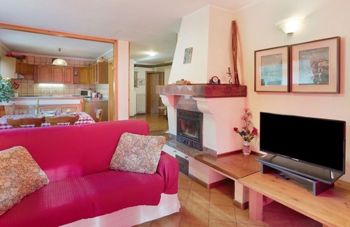 Tovo di Sant'Agata Apartment | Apartment 'Dolce Letizia' with Mountain View, Private Garden & Wi-Fi