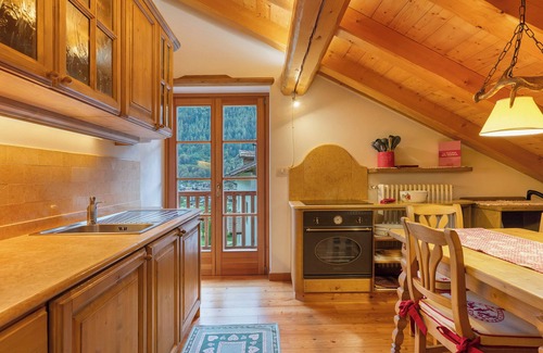 Bocenago Apartment | Apartment 'Dolomiti Deluxe - Bocenago' with Mountain View, Balcony and Wi-Fi