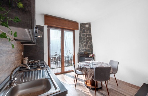 Lezzeno Apartment | Apartment 'Dudi Jolie' with Lake View, Whirlpool, Terrace and Wi-Fi