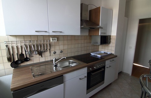 Leutzsch Apartment | Apartment E Near the center with parking in front of the house