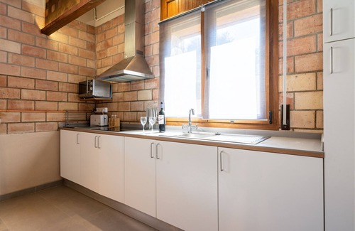 Conesa Apartment | Apartment 'El Clos 5' with Shared Terrace, Shared Garden and Wi-Fi