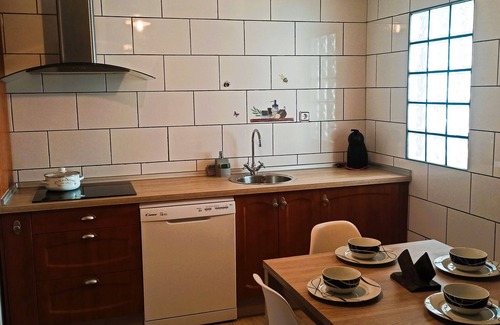 Abalos Apartment | Apartment 'El Guardaviñas El Prado' with Mountain View, Shared Terrace and Wi-Fi