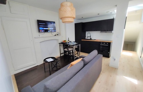 Vitre Apartment | Apartment EMILIA Downtown room bed 160cm Balcony WIFI Coffee and tea