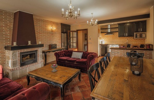 Hontoria del Pinar House | Apartment 'Entrada Rio Lobos Grande' with Mountain View, Private Terrace and Wi-Fi