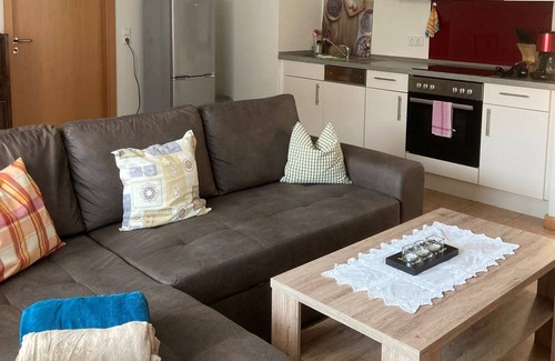 Glems Apartment | Apartment 'Erdgeschoss' with Mountain View, Shared Terrace and Wi-Fi