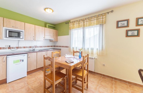 Santo Tome del Puerto Apartment | Apartment 'La Casa De Dafne Almendro' with Mountain View, Shared Terrace and Shared Garden